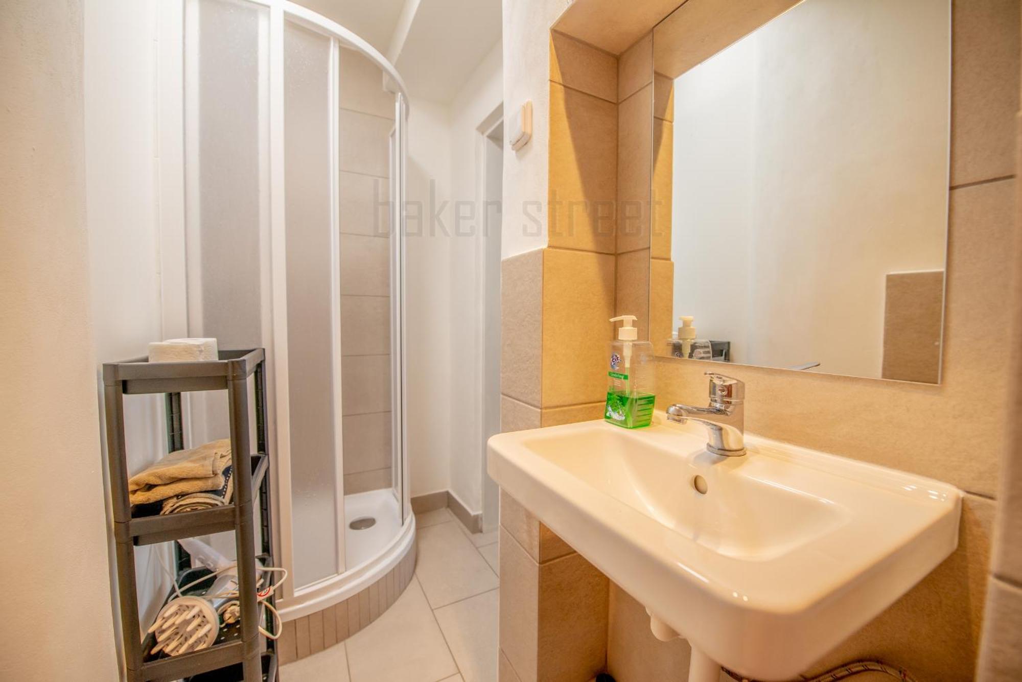 Cozy Apartment Close To Palmovka Prague Exterior photo